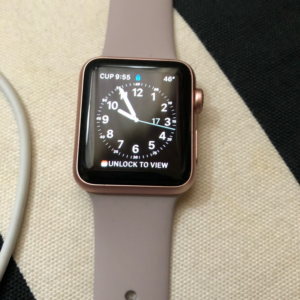 ⌚️Apple Watch 38mm Rose Gold sport band⌚️like new